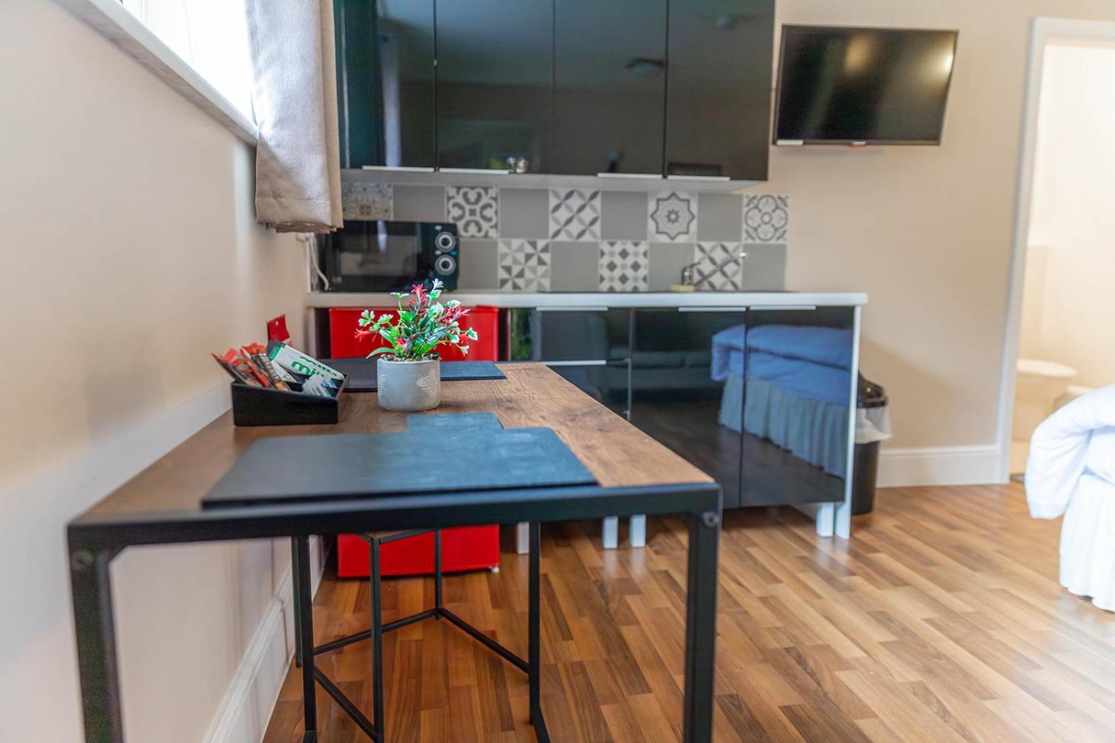 Windermere Studio Rooms - With Free Car Parking Onsite エクステリア 写真