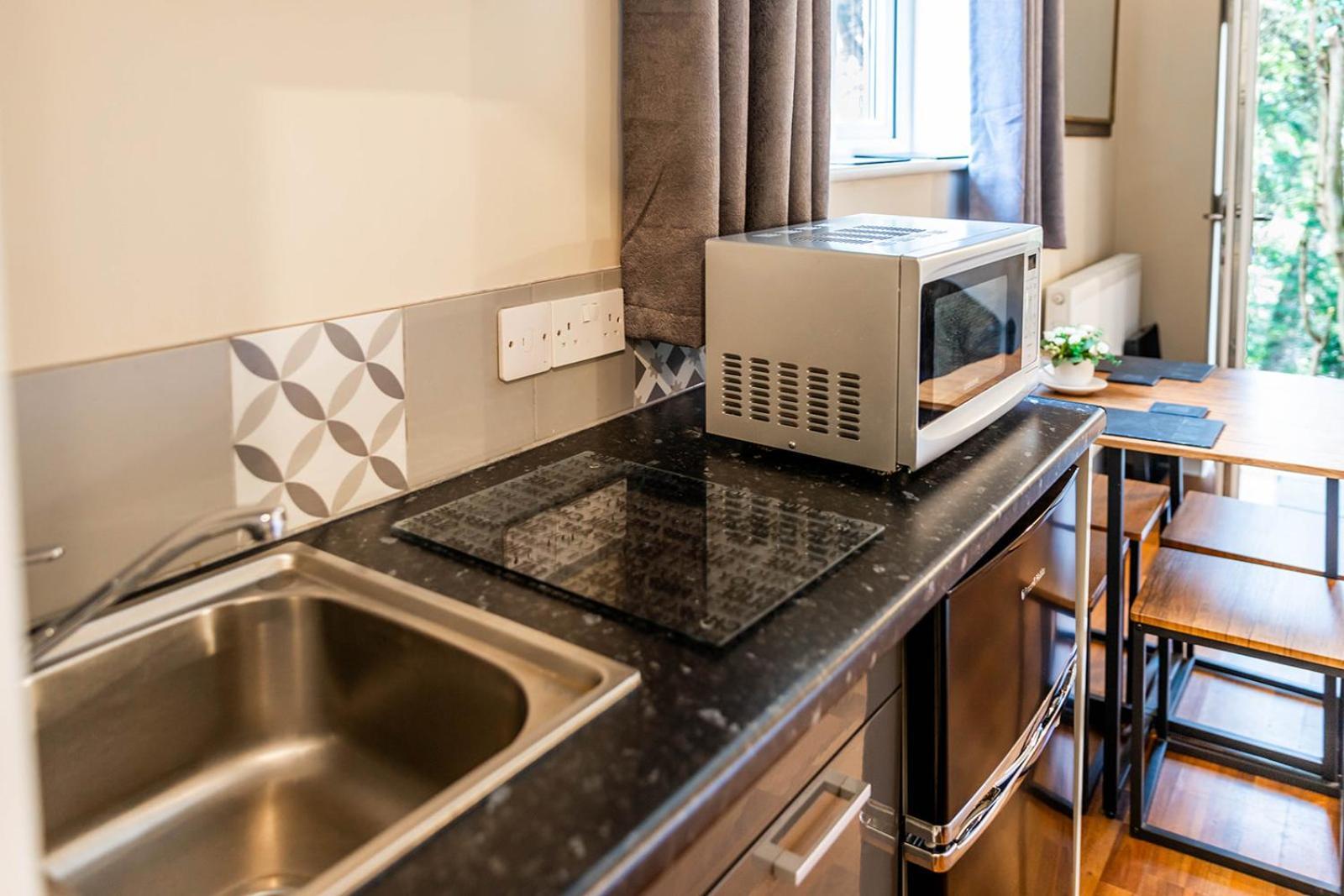 Windermere Studio Rooms - With Free Car Parking Onsite エクステリア 写真