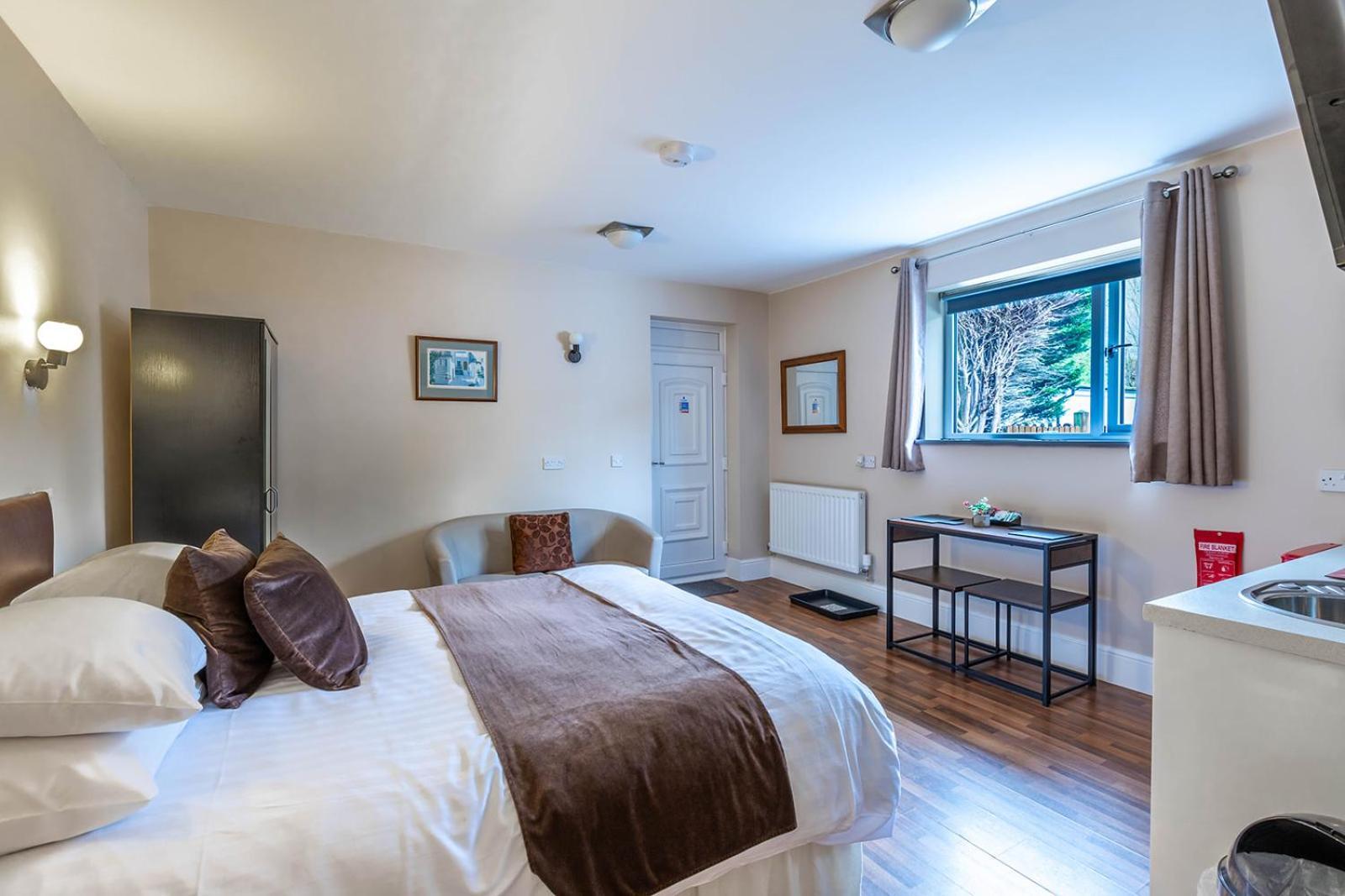 Windermere Studio Rooms - With Free Car Parking Onsite エクステリア 写真